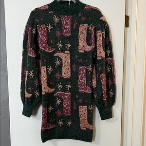 Entro Dark Green and Burgundy Patterned Long Sleeve Dress